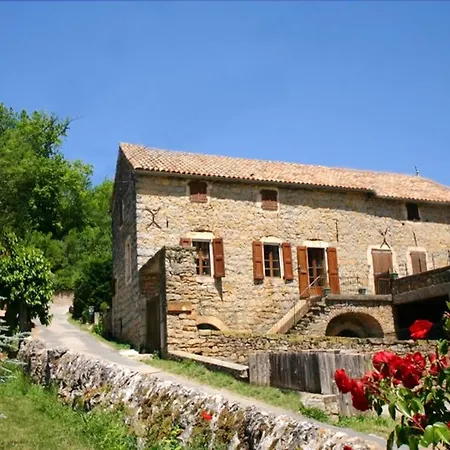 With One Bedroom In With Shared Pool Enclosed Garden And Wifi Apartmán Mostuéjouls