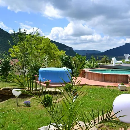 With One Bedroom In With Shared Pool Enclosed Garden And Wifi * Mostuéjouls
